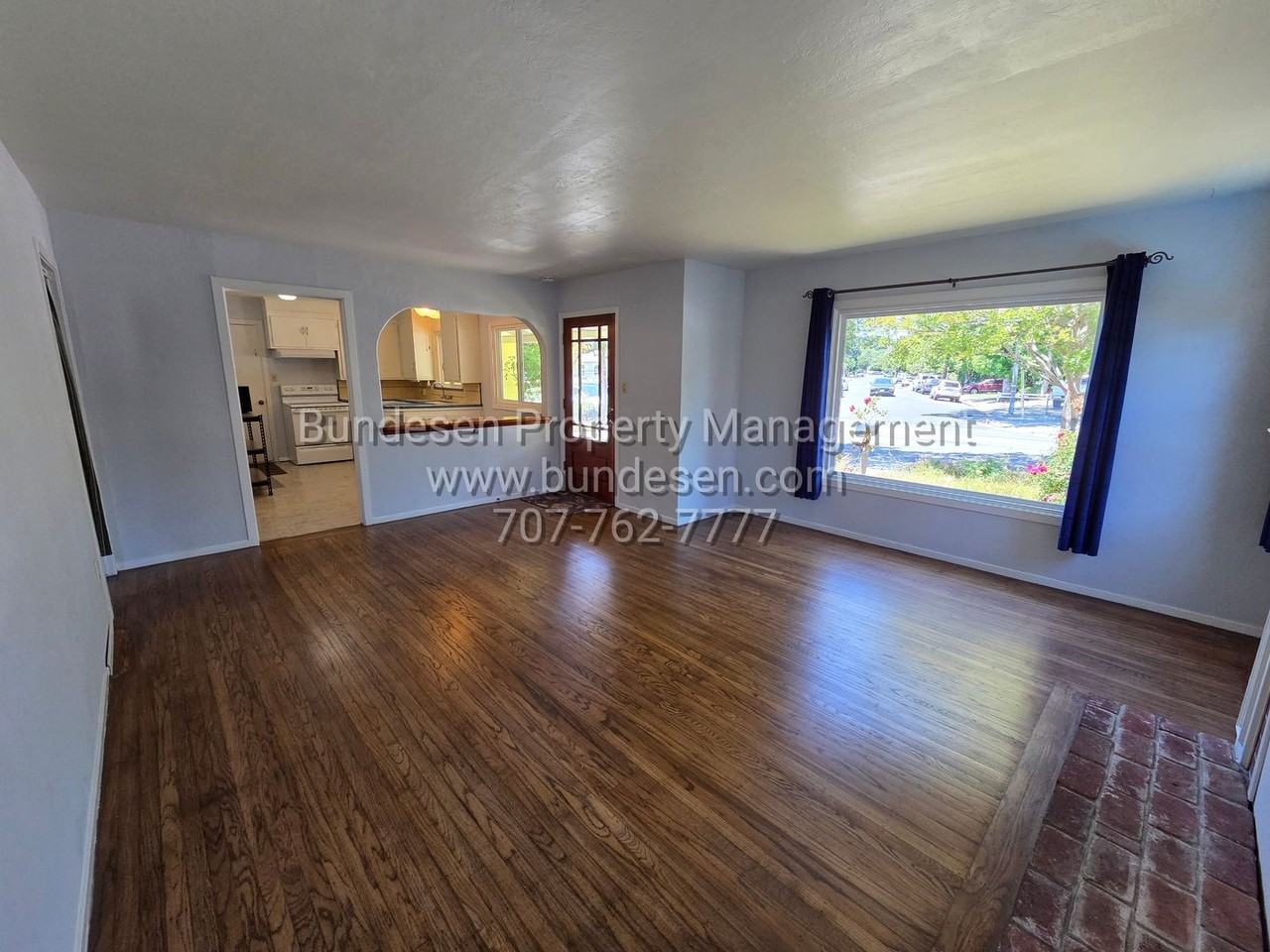 3200 Spring Creek Dr - Photo 2 of 18