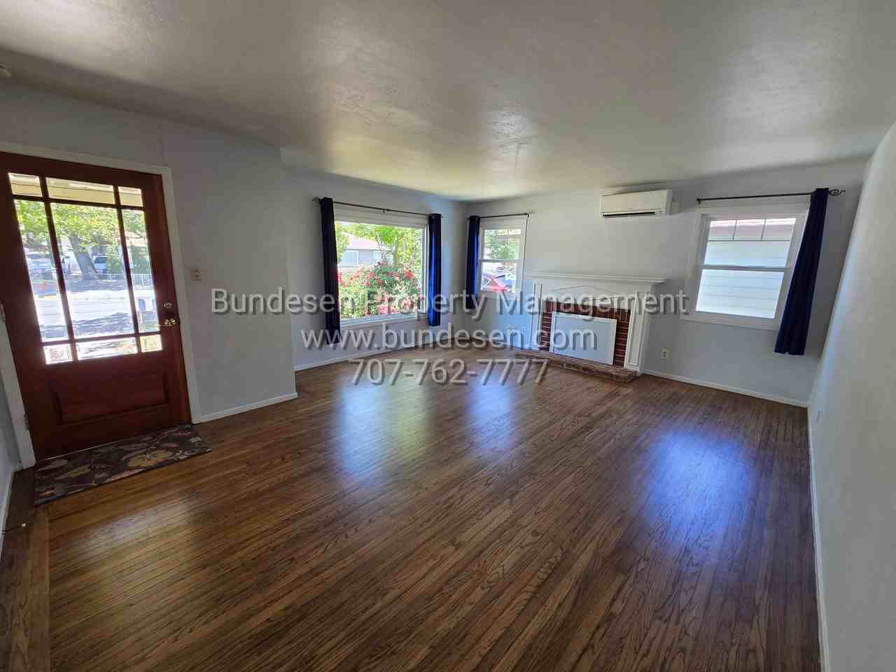 3200 Spring Creek Dr - Photo 3 of 18