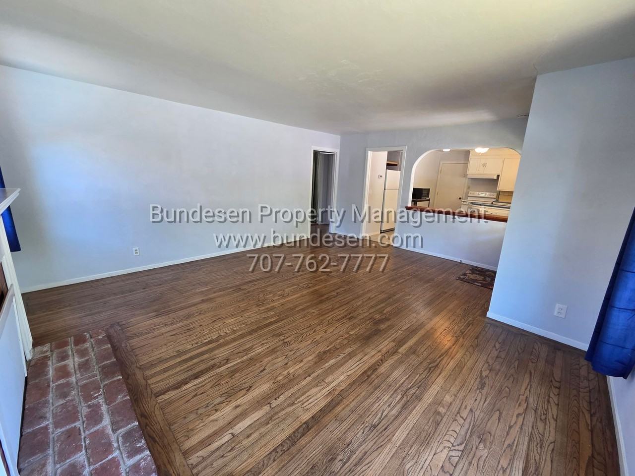 3200 Spring Creek Dr - Photo 5 of 18