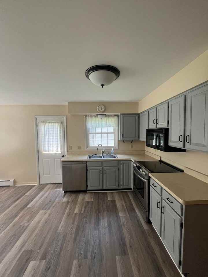 110 Hillary Dr - Photo 4 of 34
