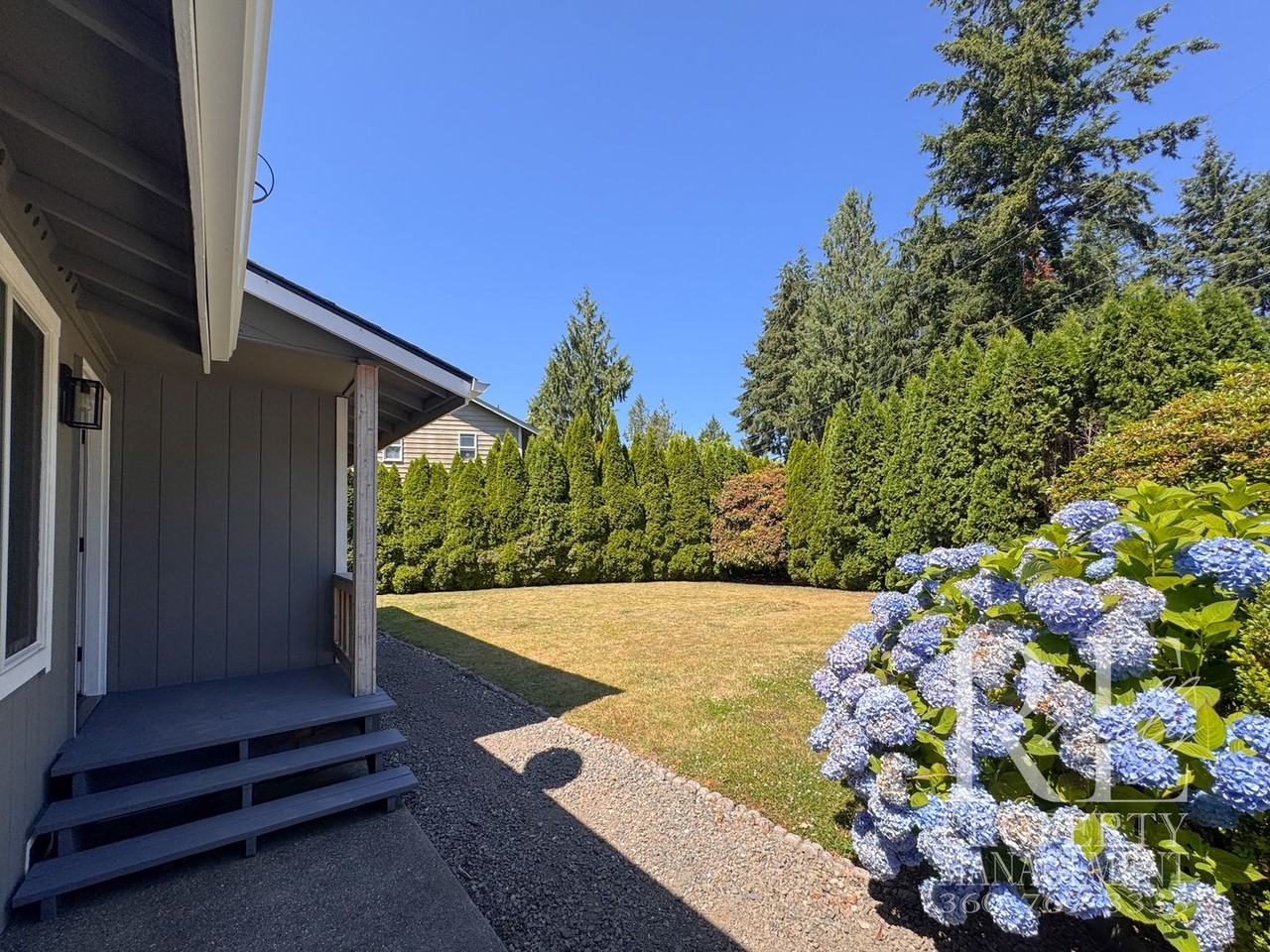 8240 Ne Seawind Ave - Photo 2 of 26