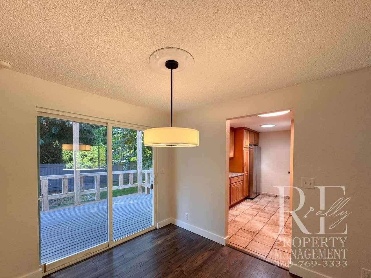 8240 Ne Seawind Ave - Photo 7 of 26