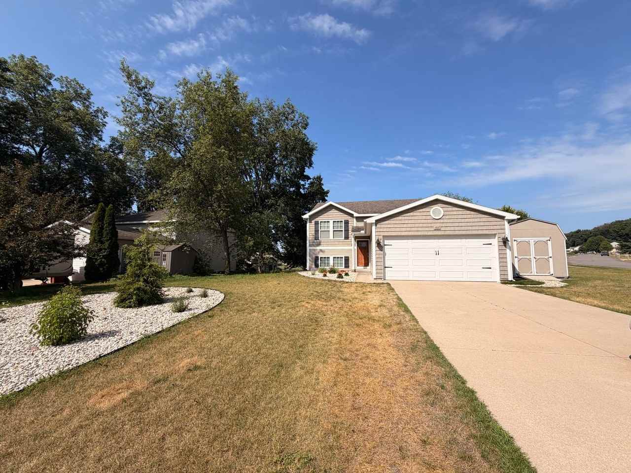 1627 Hamlet Dr - Photo 2 of 41