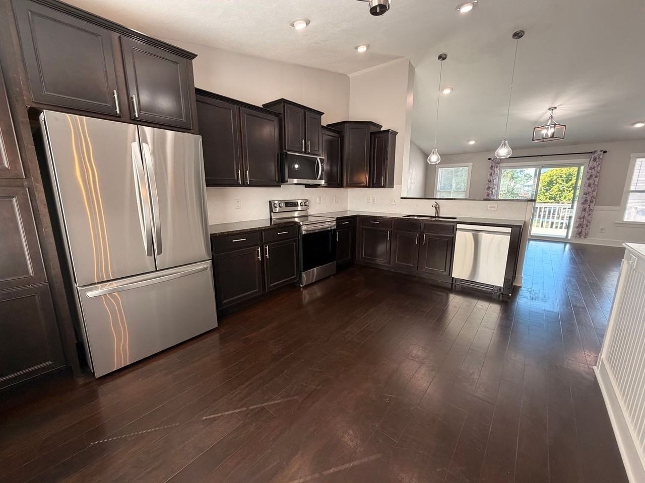 1627 Hamlet Dr - Photo 3 of 41