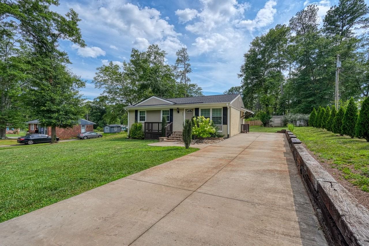 311 Pioneer Pl - Photo 3 of 37