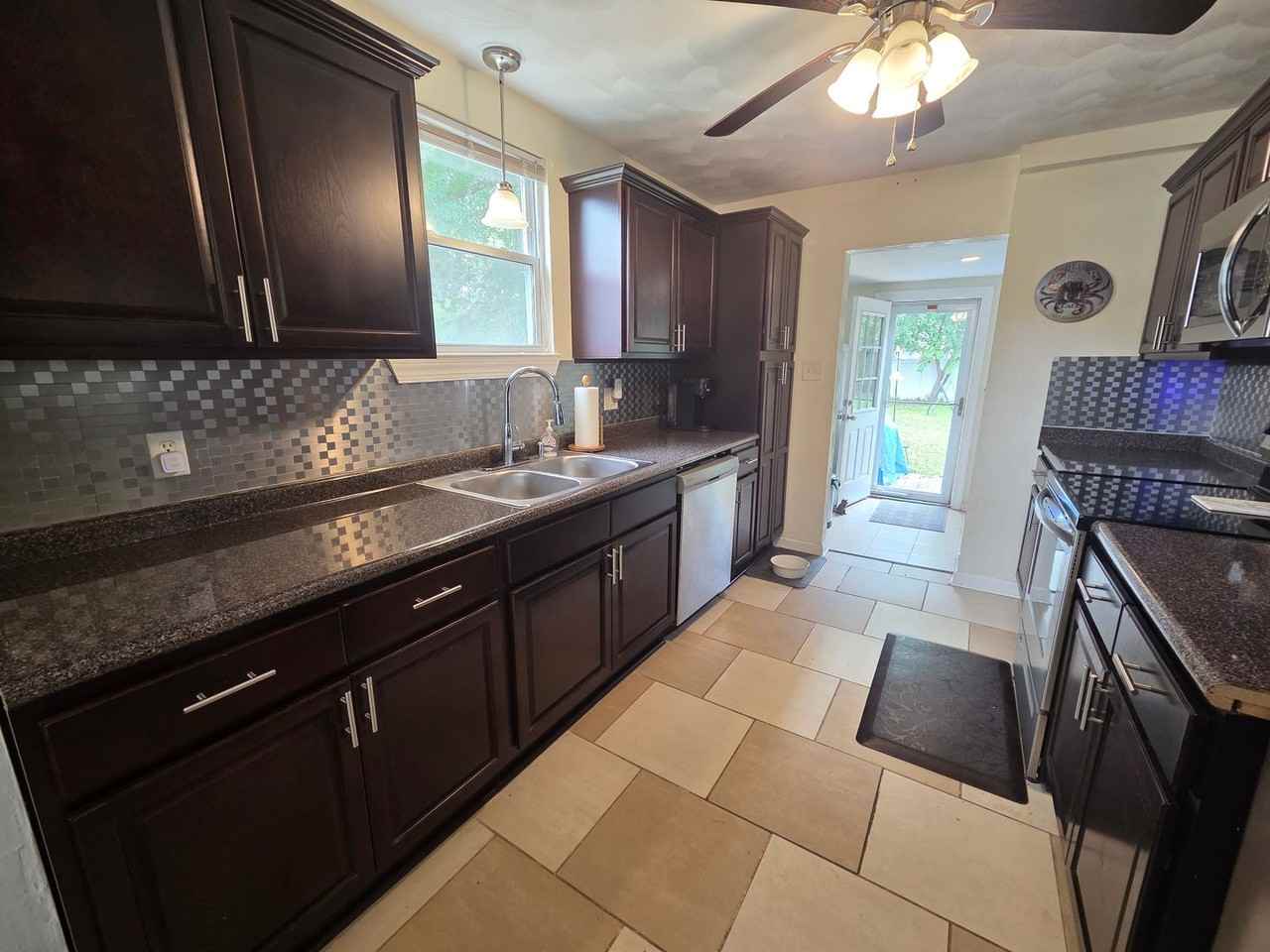 7407 Yorktown Dr - Photo 6 of 22