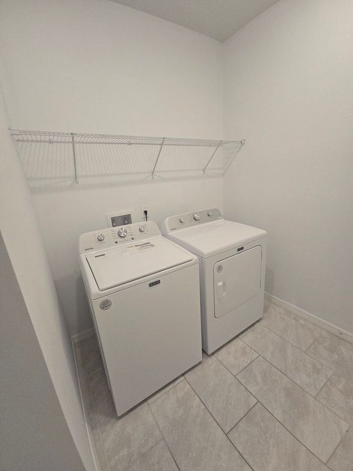1098 Michelangelo Ln - Photo 7 of 20