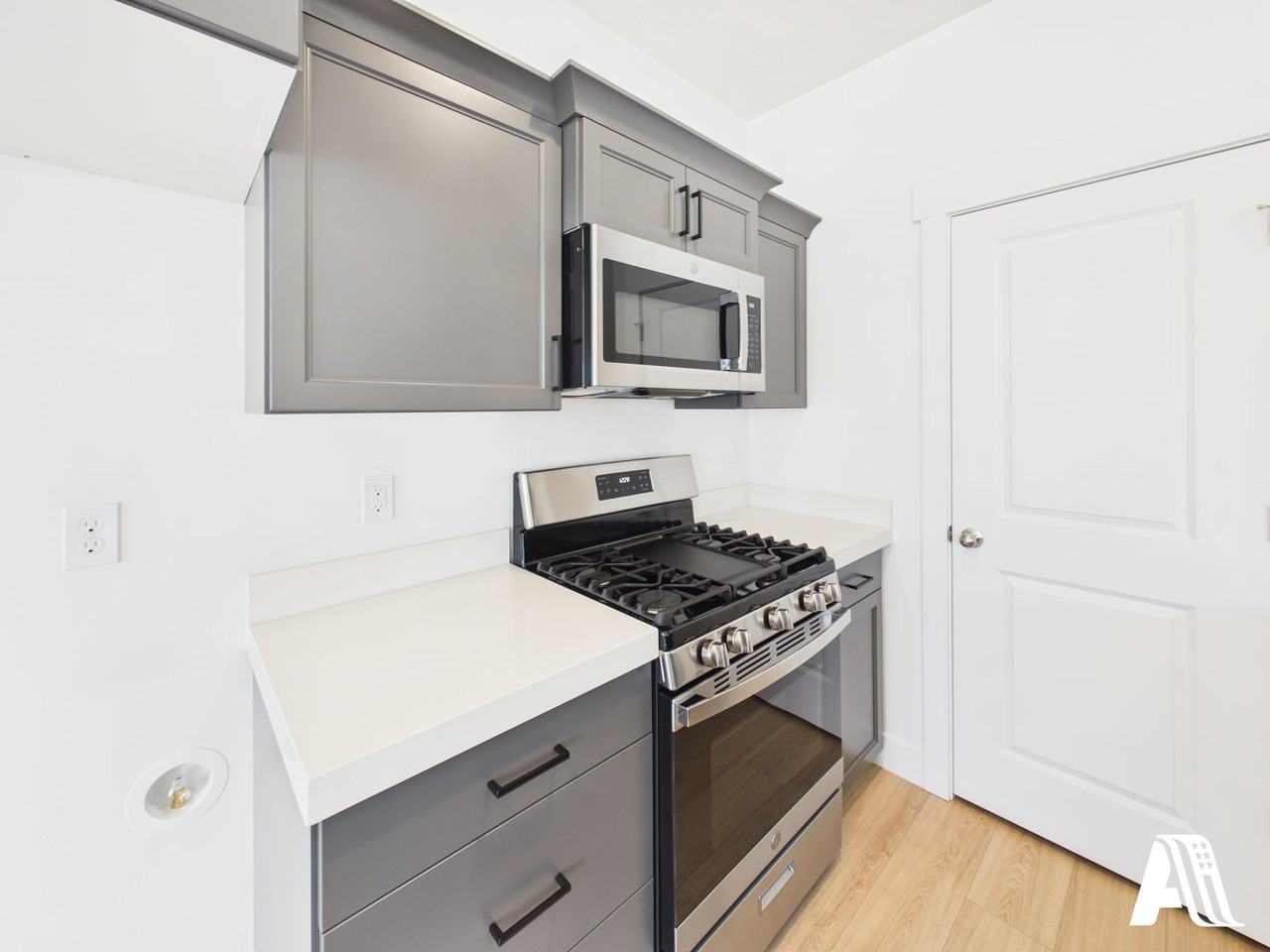 437 E 650 N - Photo 5 of 25