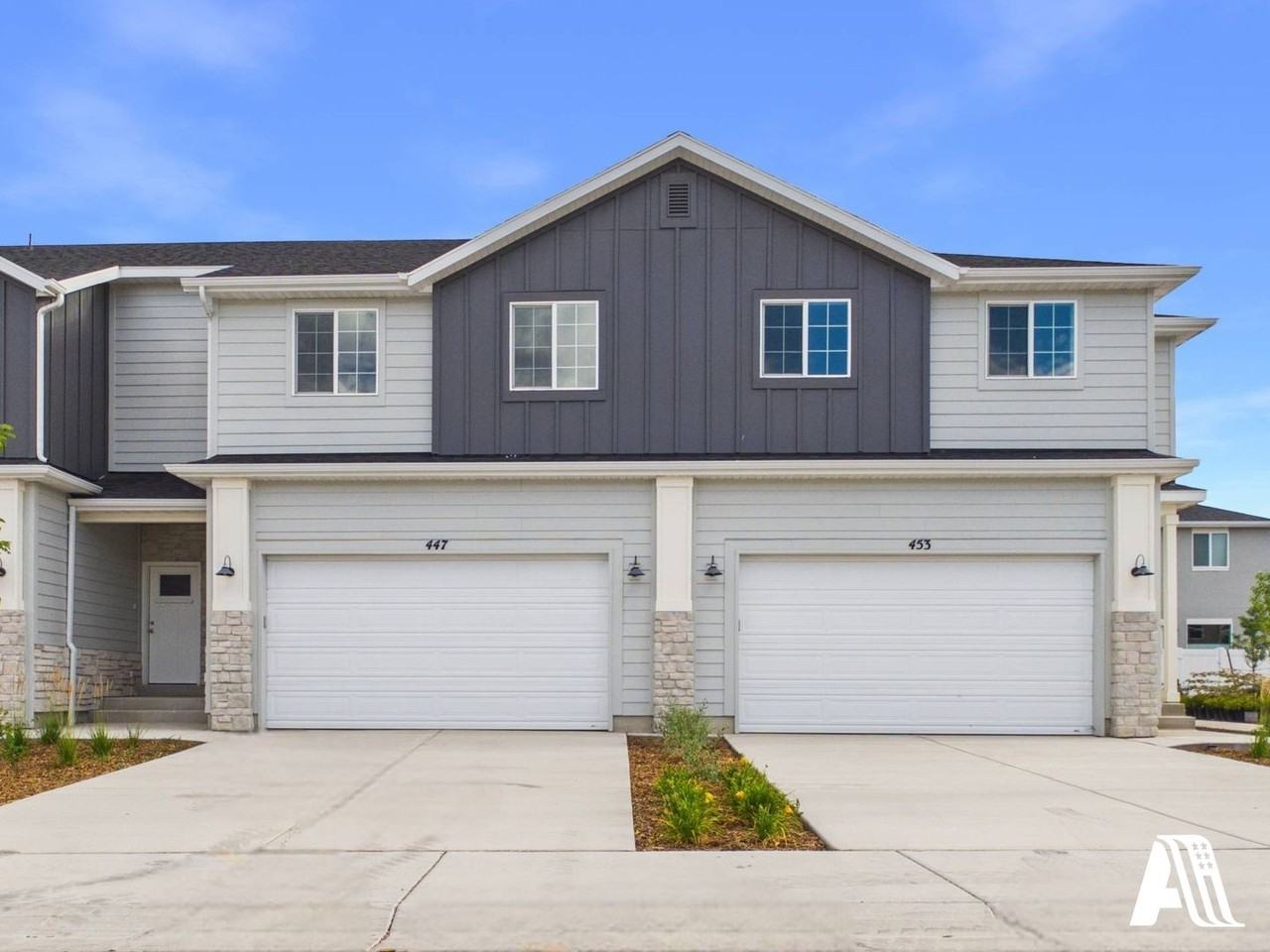 447 E 650 N - Photo 2 of 35