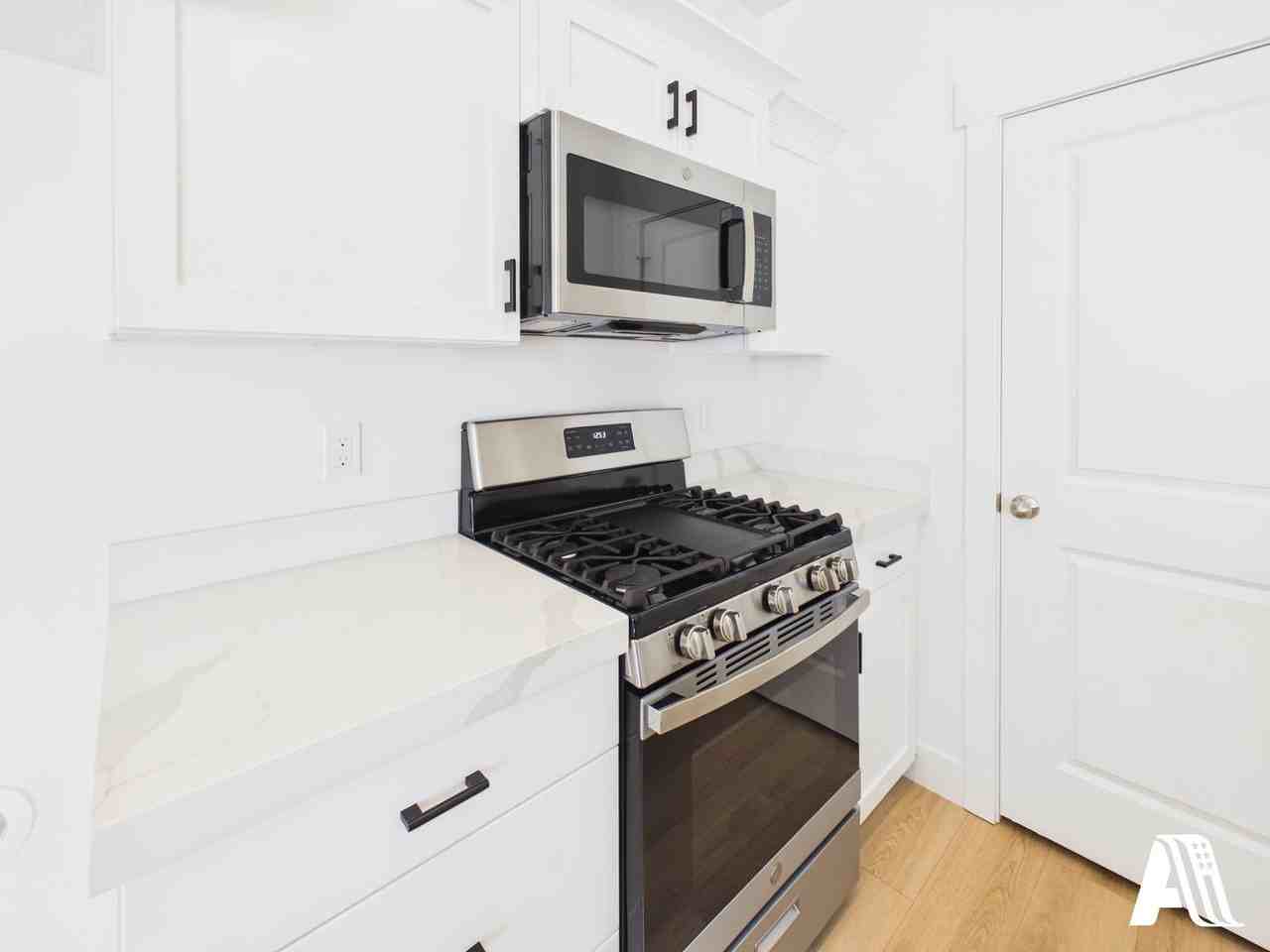 447 E 650 N - Photo 5 of 35