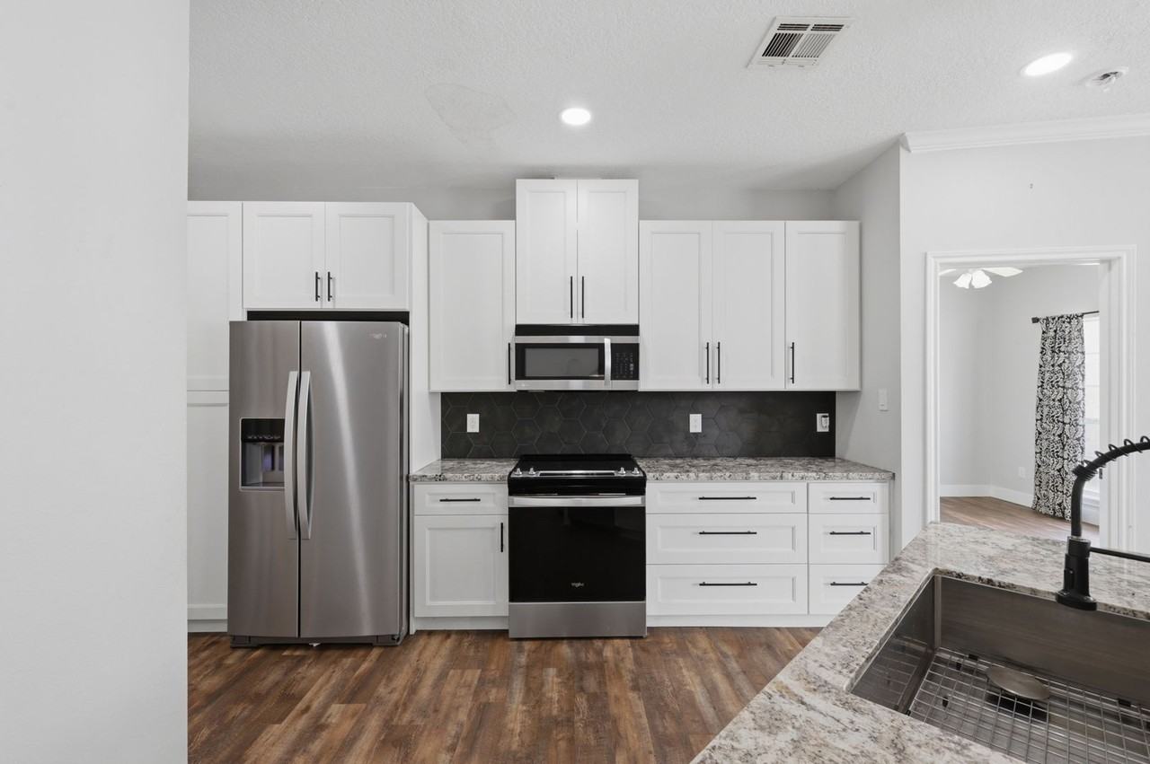 239 Navarro Dr - Photo 6 of 23