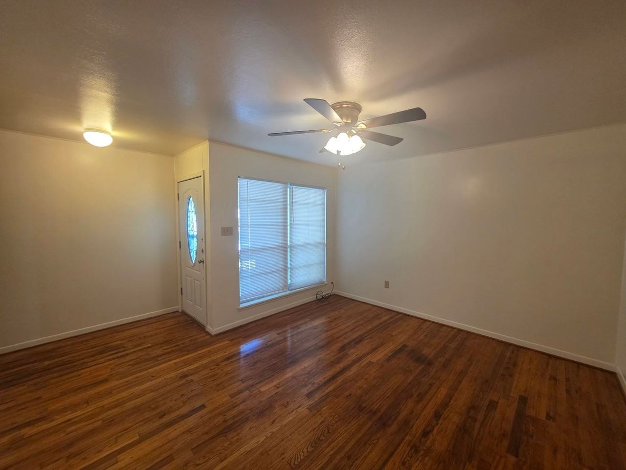 303 Nauert St - Photo 5 of 35