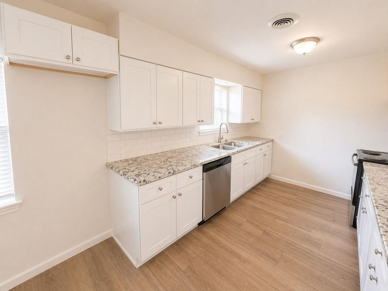 12318 Braewick Dr - Photo 4 of 26