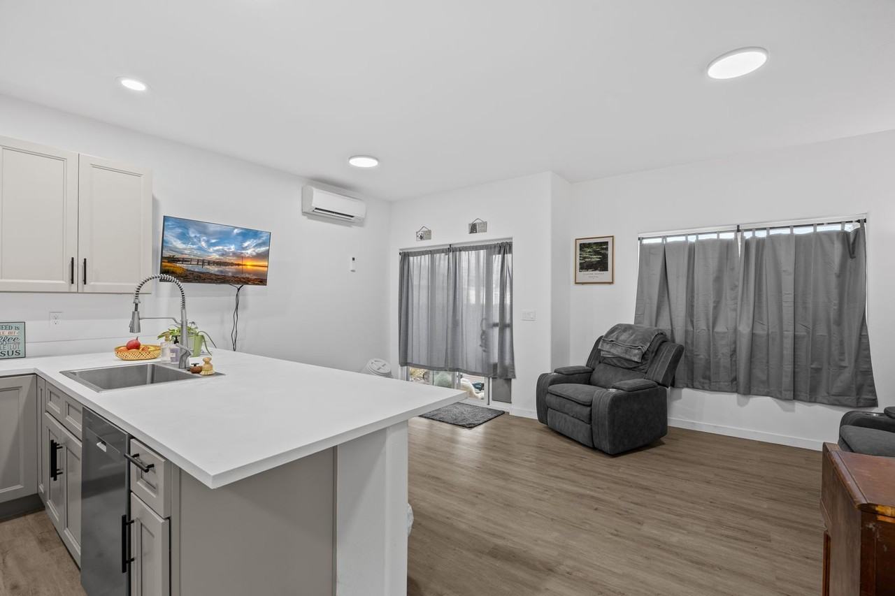 156 Allison Ave - Photo 2 of 7