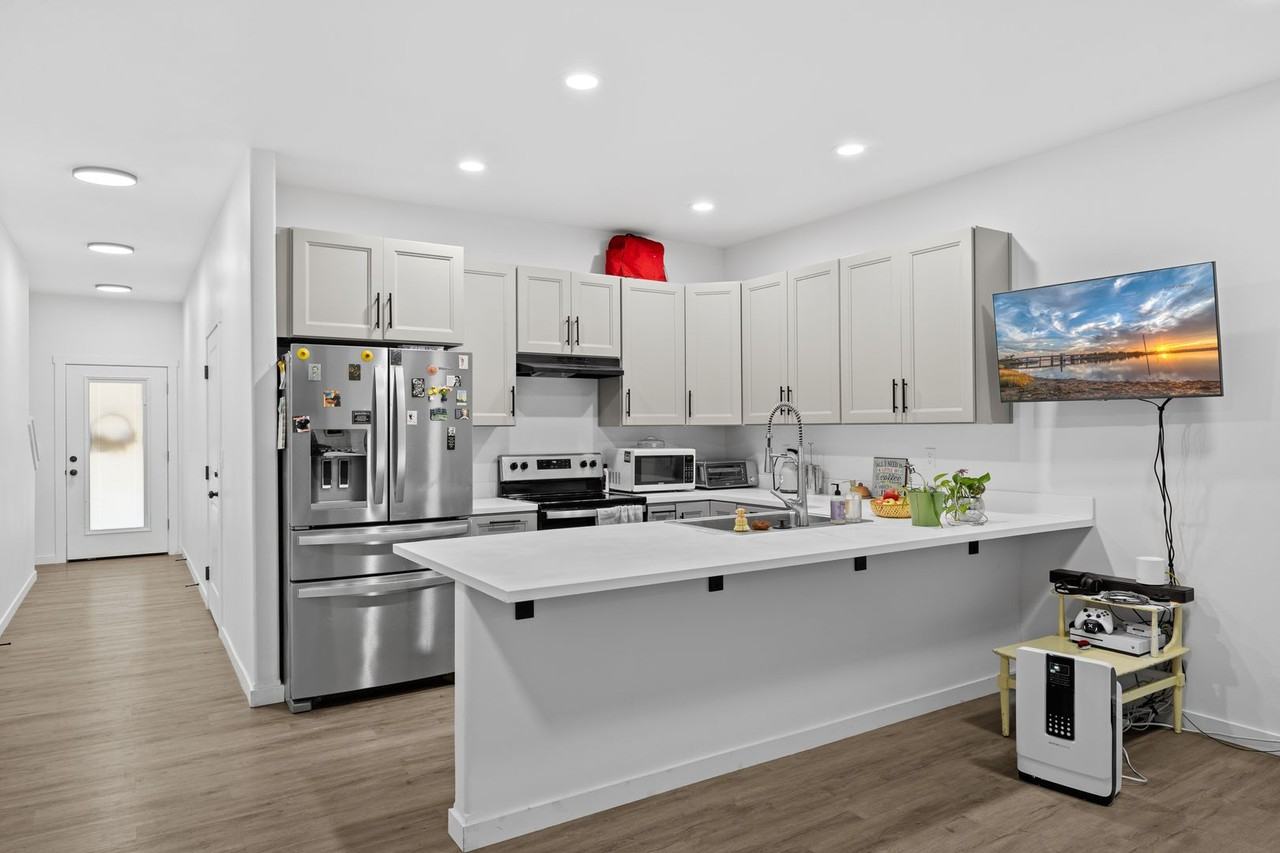 156 Allison Ave - Photo 3 of 7