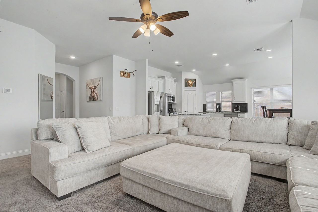 1004 Deer Ridge Dr - Photo 3 of 24