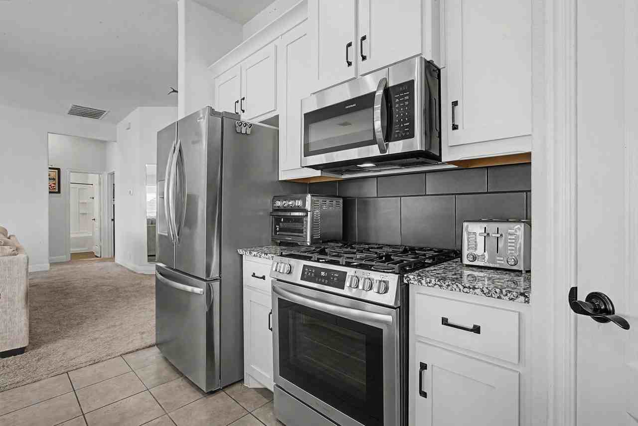 1004 Deer Ridge Dr - Photo 5 of 24