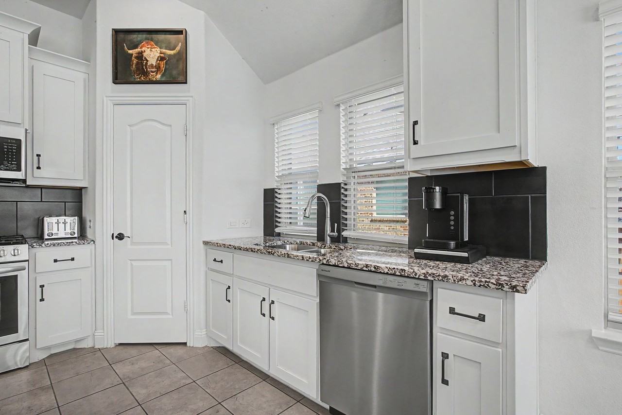 1004 Deer Ridge Dr - Photo 6 of 24