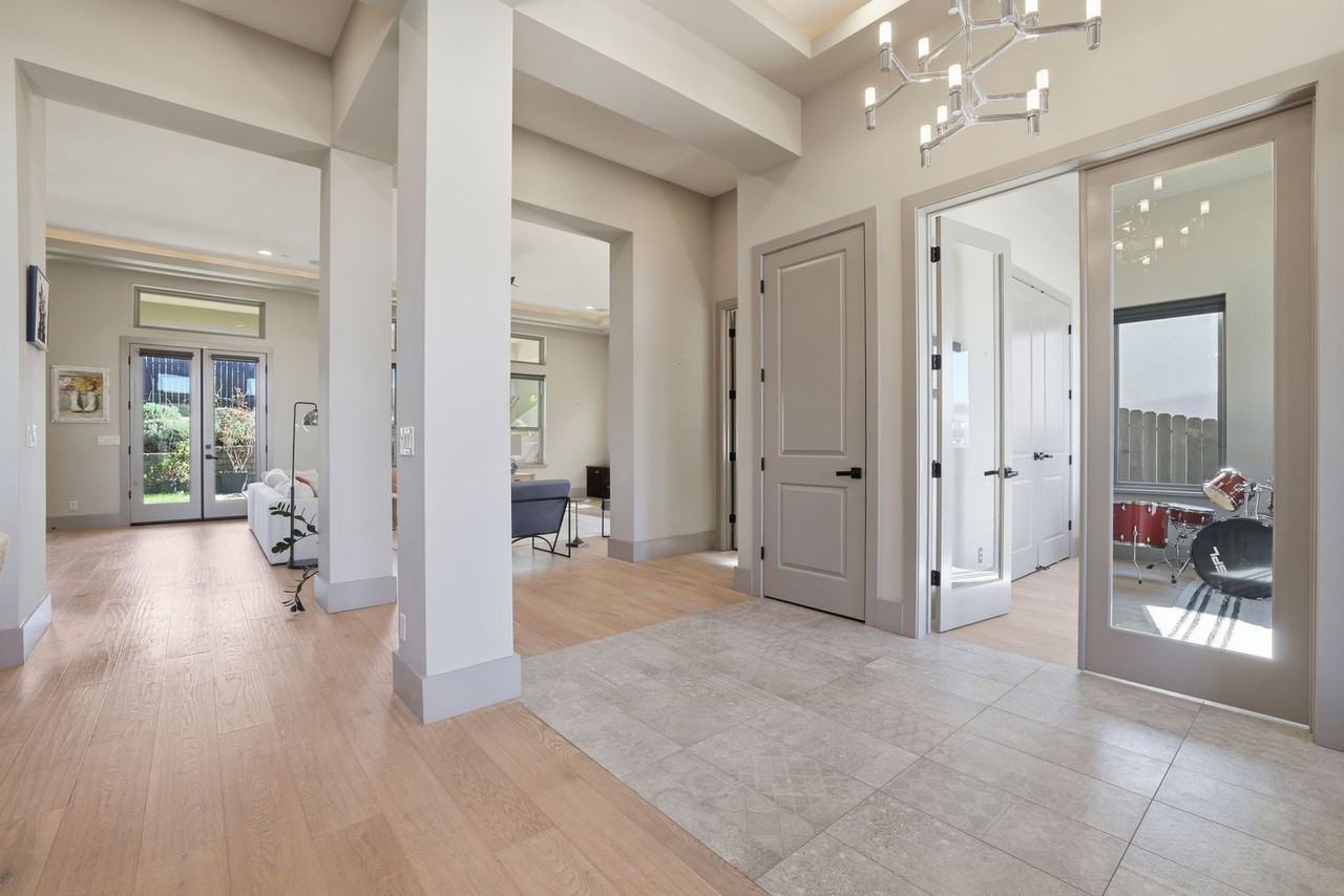 3813 Calverhall Way - Photo 7 of 50