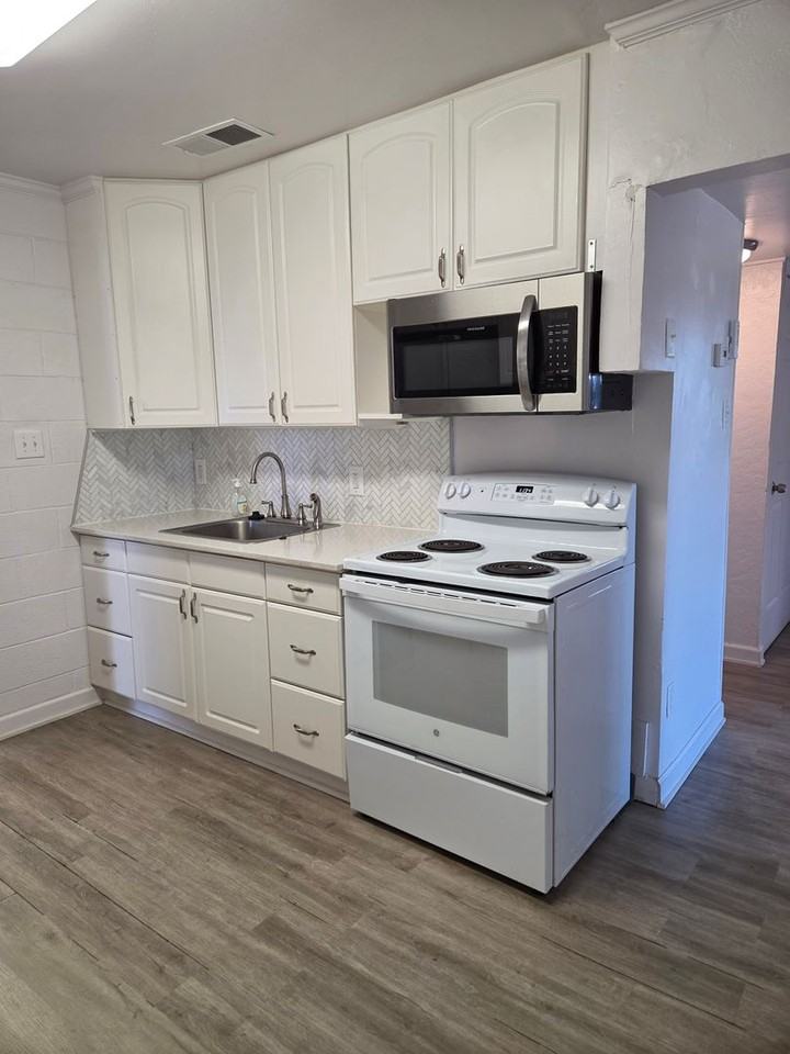 109 Dean Way - Photo 4 of 15