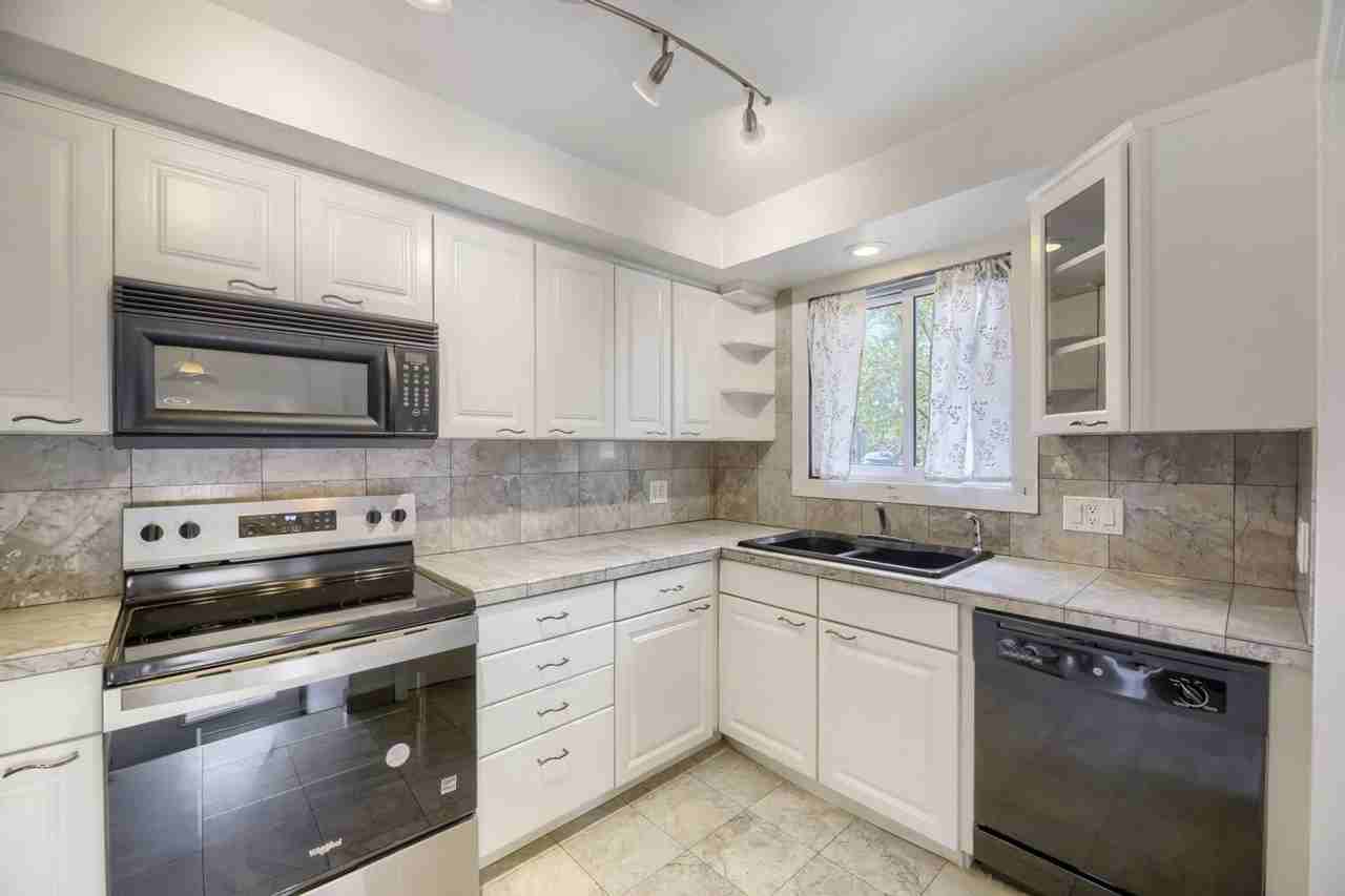 1195 S Sherman St - Photo 4 of 21