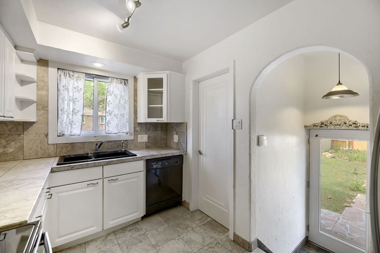 1195 S Sherman St - Photo 5 of 21