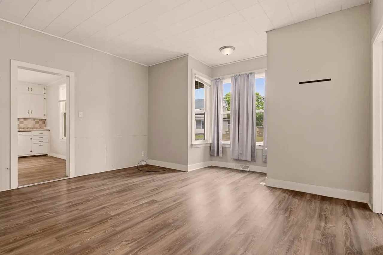 1002 8th St S - Photo 3 of 23