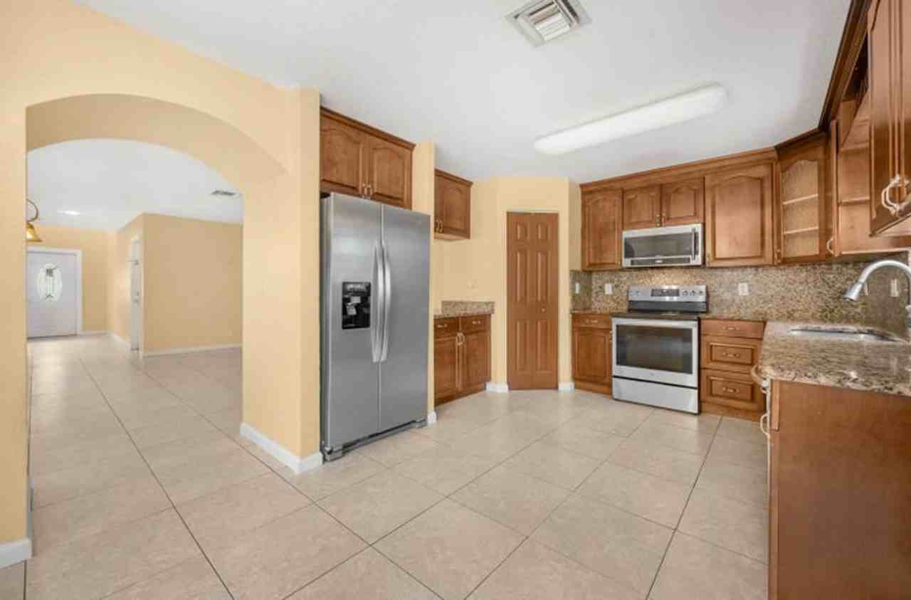 929 Imperial Lake Rd - Photo 2 of 11