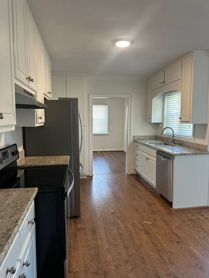 1015 Lanier Ave - Photo 6 of 11