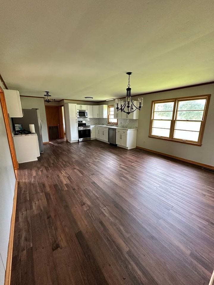 523 Olney St - Photo 5 of 10