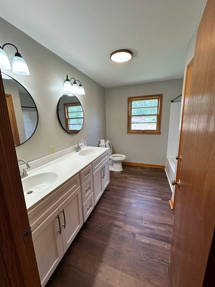 523 Olney St - Photo 7 of 10