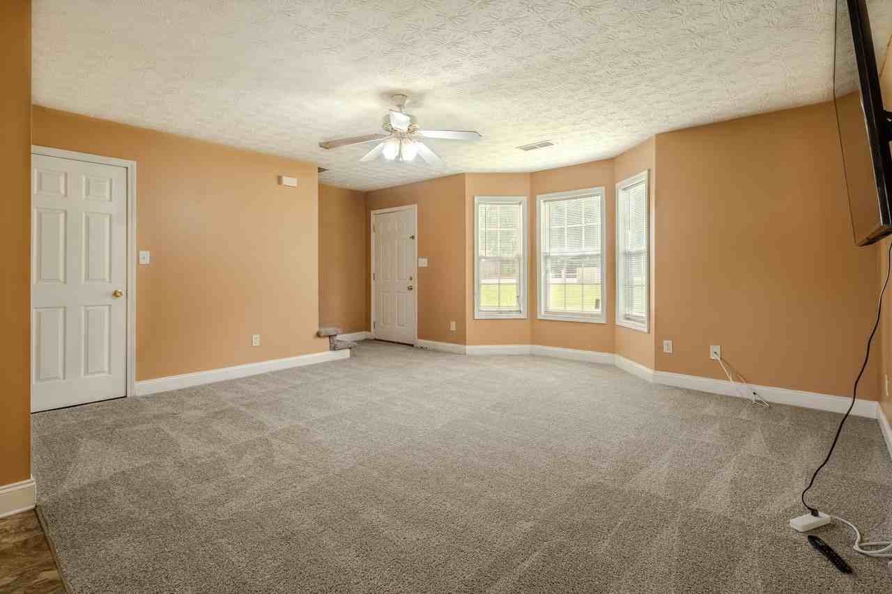 147 Westchester Cir - Photo 2 of 15