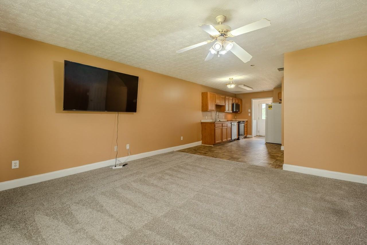 147 Westchester Cir - Photo 3 of 15