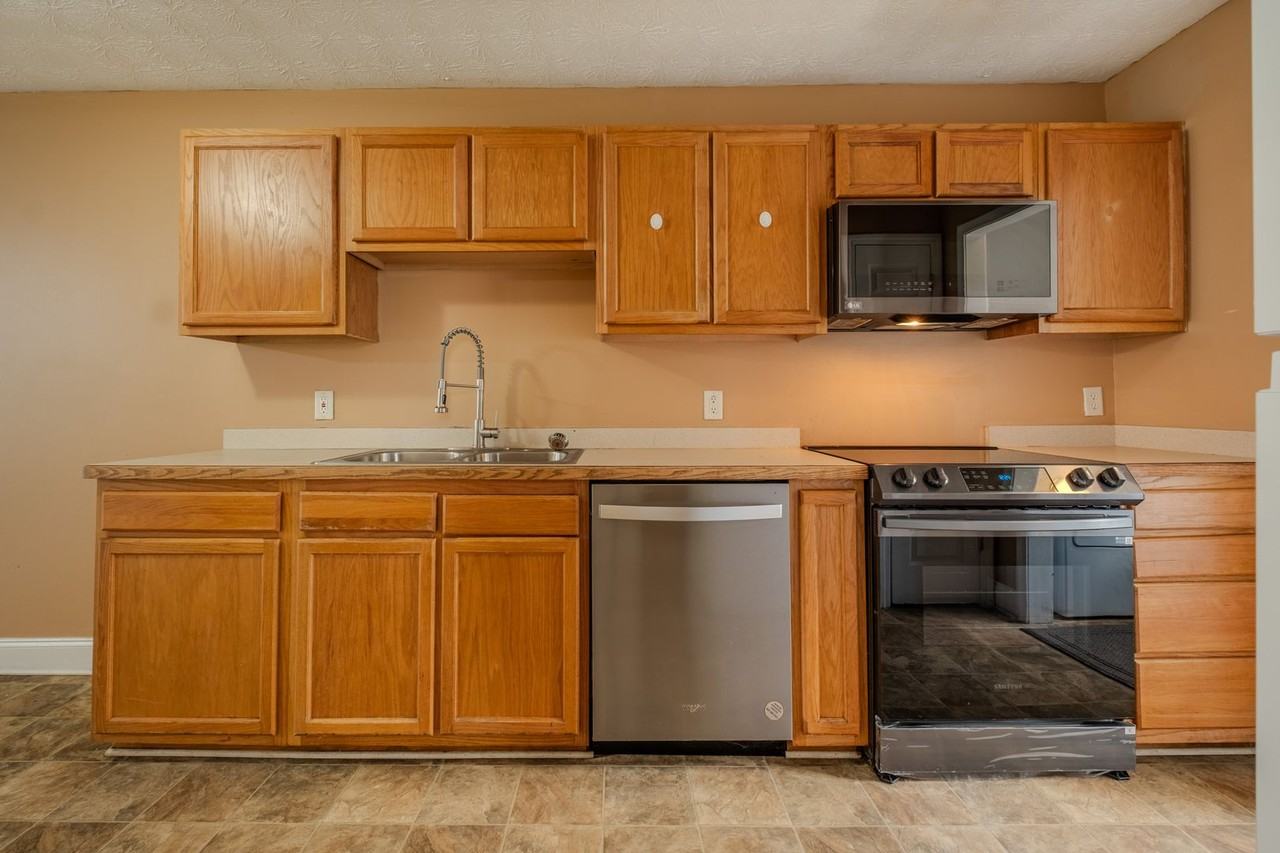 147 Westchester Cir - Photo 4 of 15
