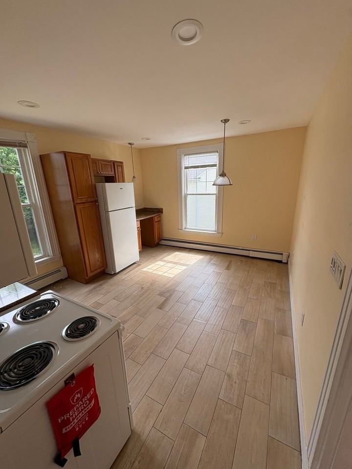 63 Oak St - Photo 7 of 12