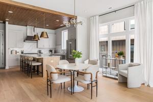 featured image of 2305 Eastland Ave #B