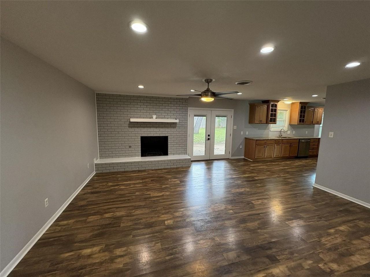 3509 Wharton Dr - Photo 4 of 34