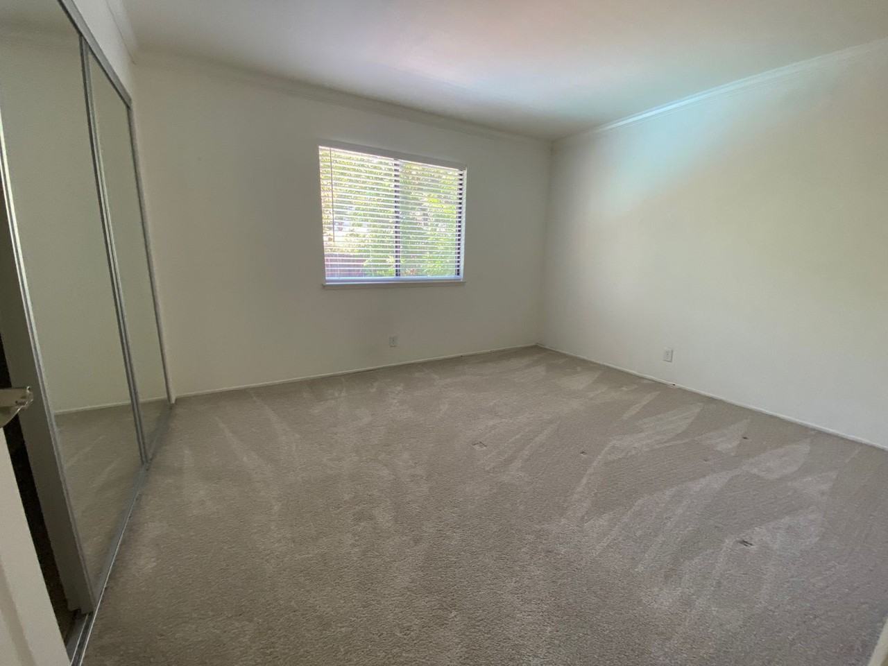 1057 Mazzone Dr - Photo 5 of 13