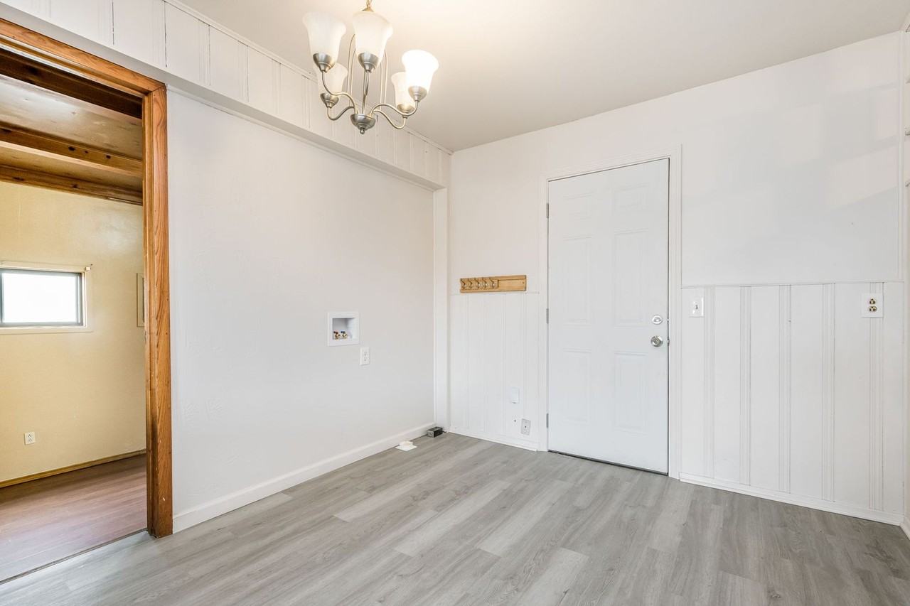 3609 S Travis St - Photo 4 of 20