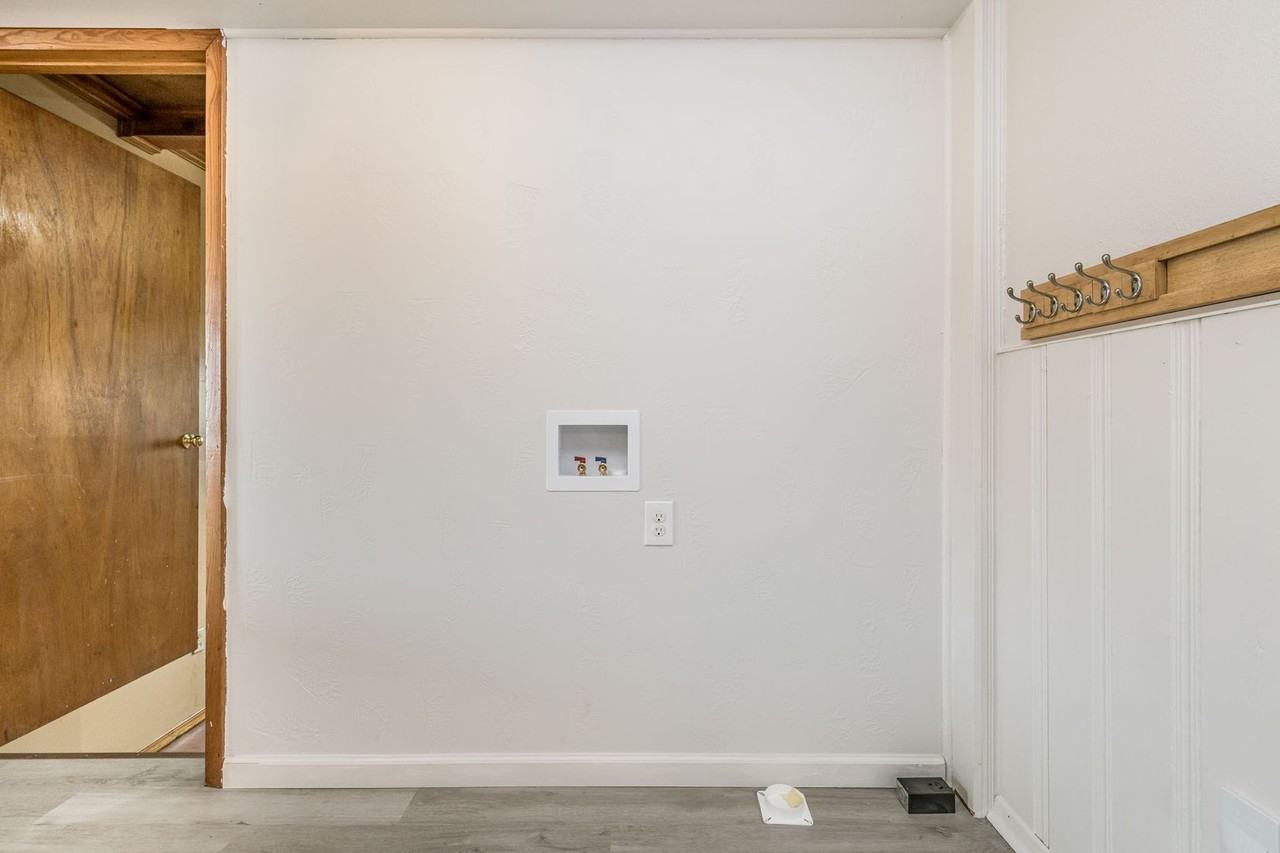 3609 S Travis St - Photo 5 of 20