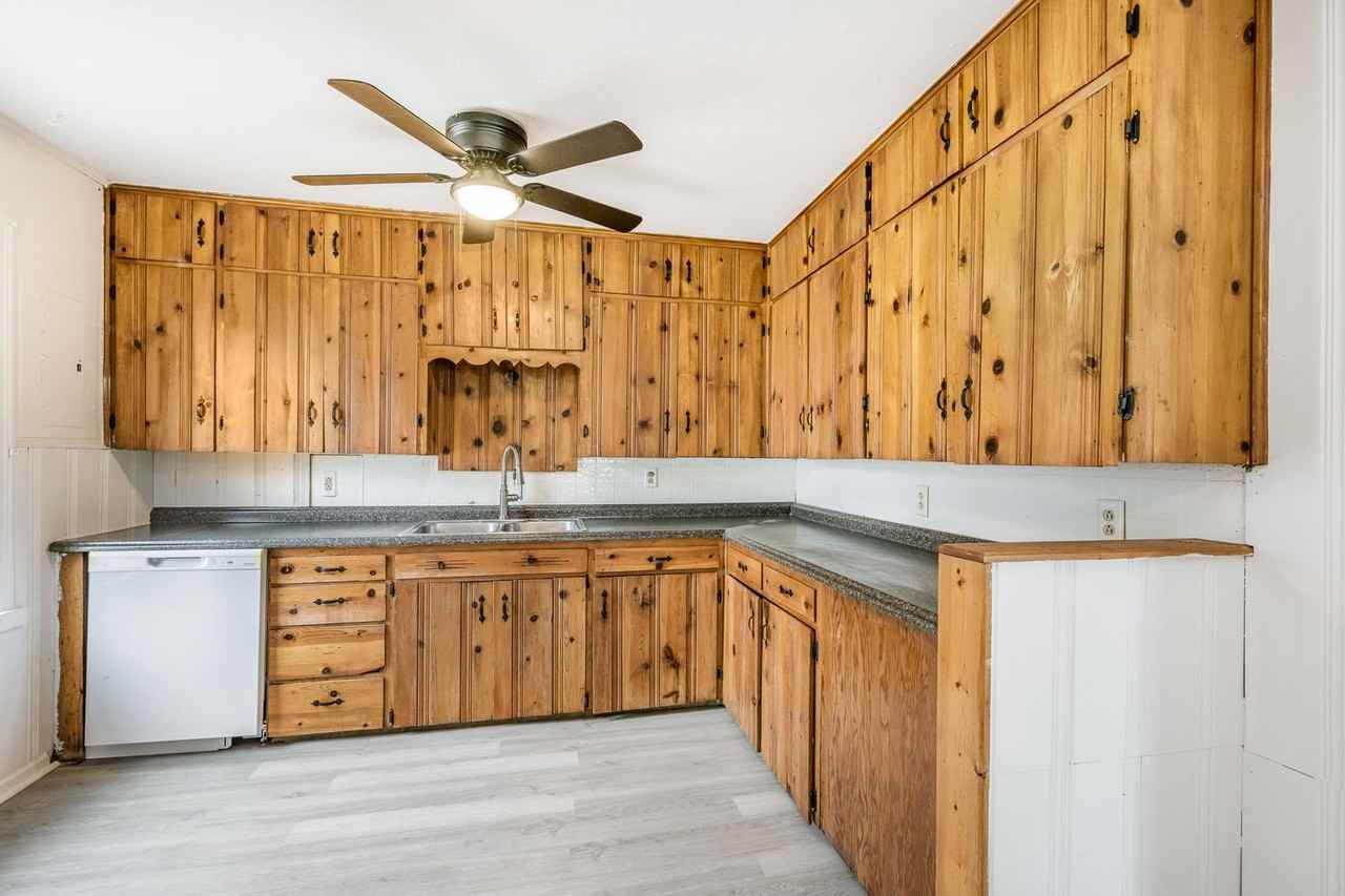 3609 S Travis St - Photo 6 of 20