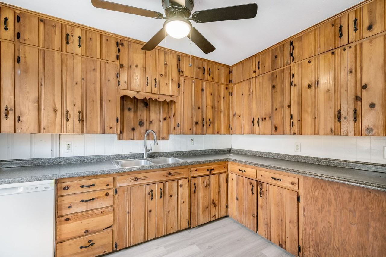 3609 S Travis St - Photo 7 of 20
