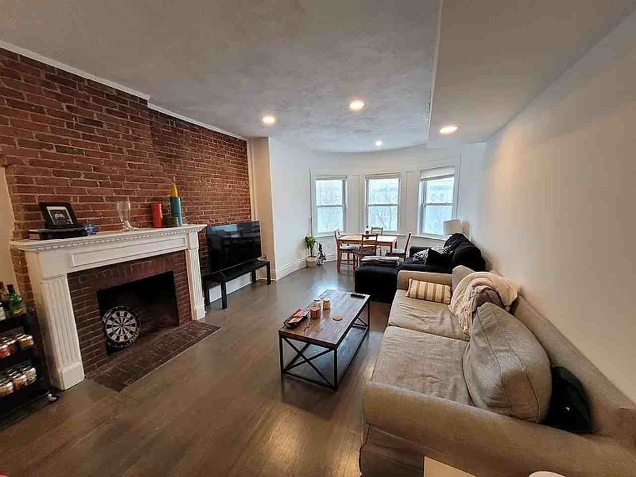 1414 Beacon St - Photo 2 of 12