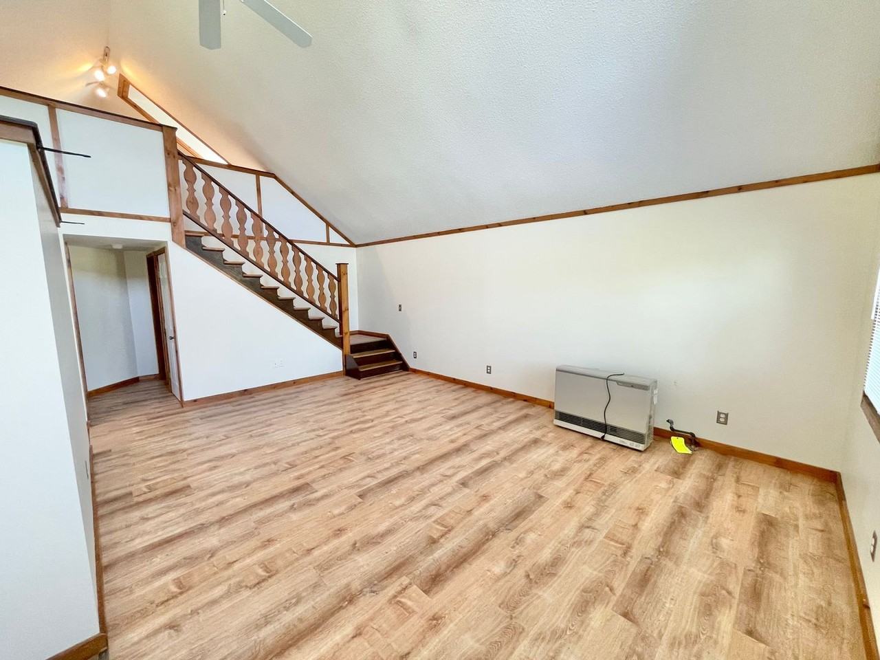 3723 Shelburne Rd - Photo 3 of 23
