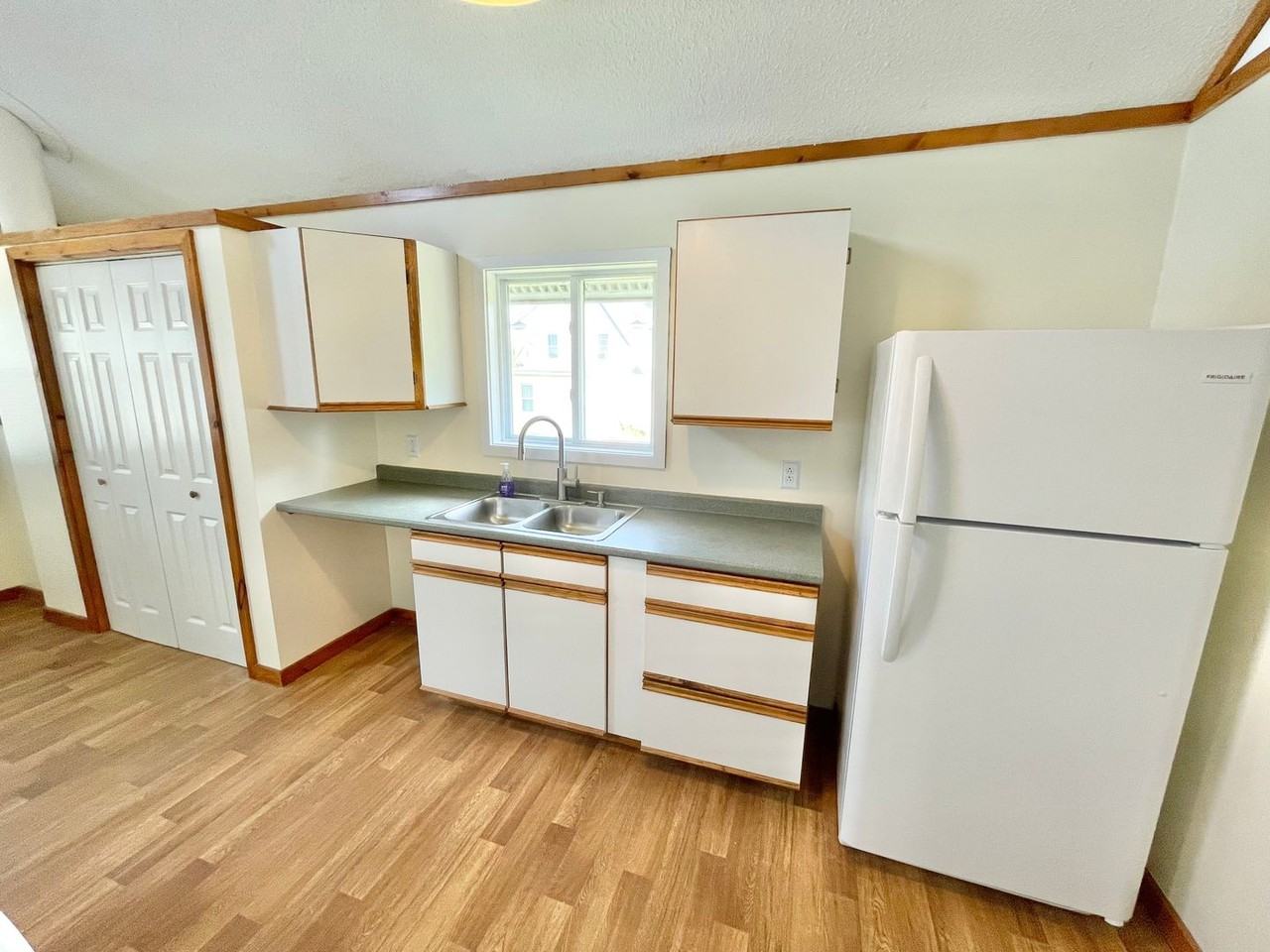 3723 Shelburne Rd - Photo 7 of 23