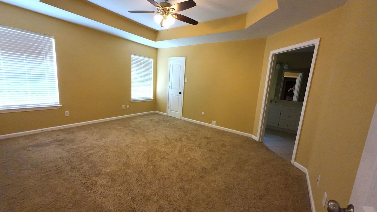 7165 Ashmoor Dr N - Photo 4 of 10