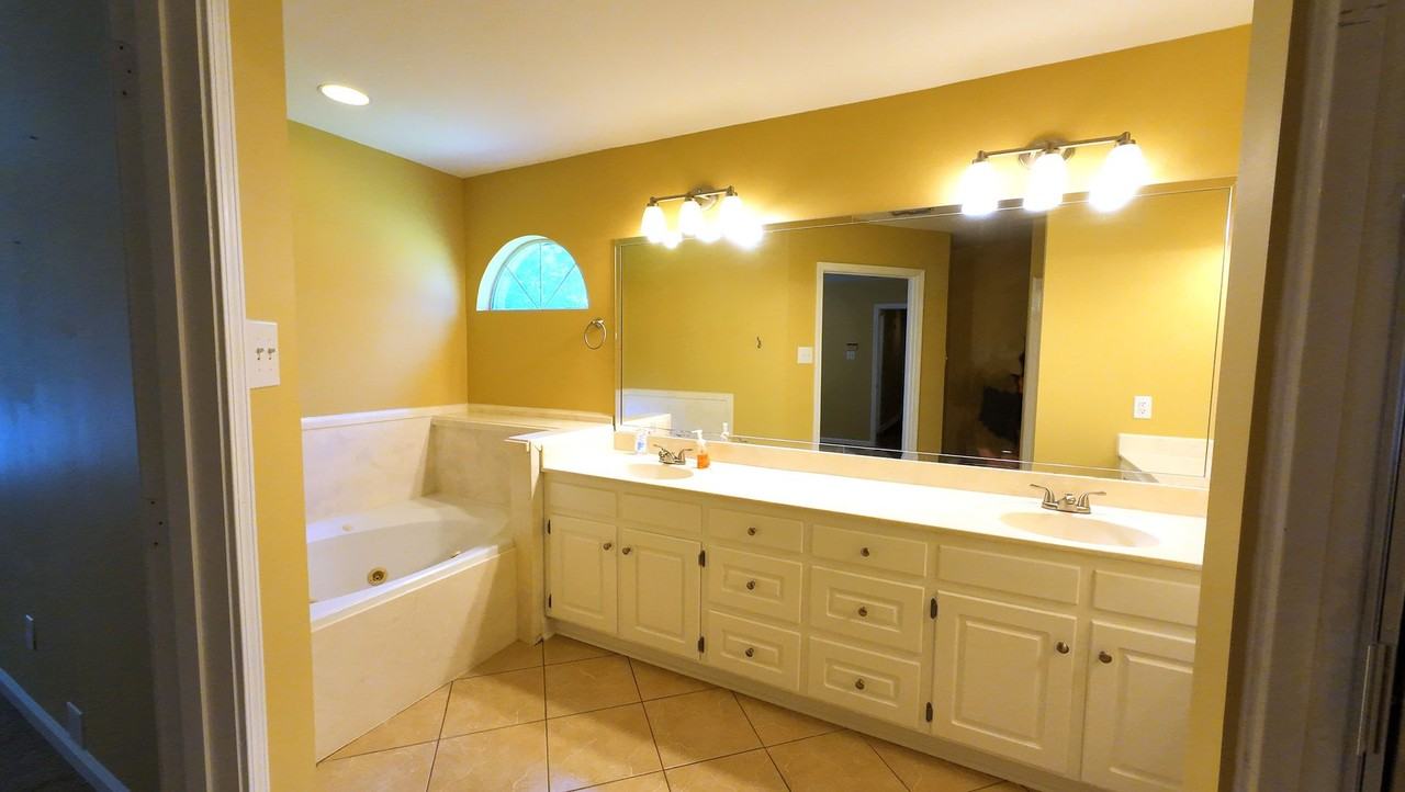 7165 Ashmoor Dr N - Photo 5 of 10