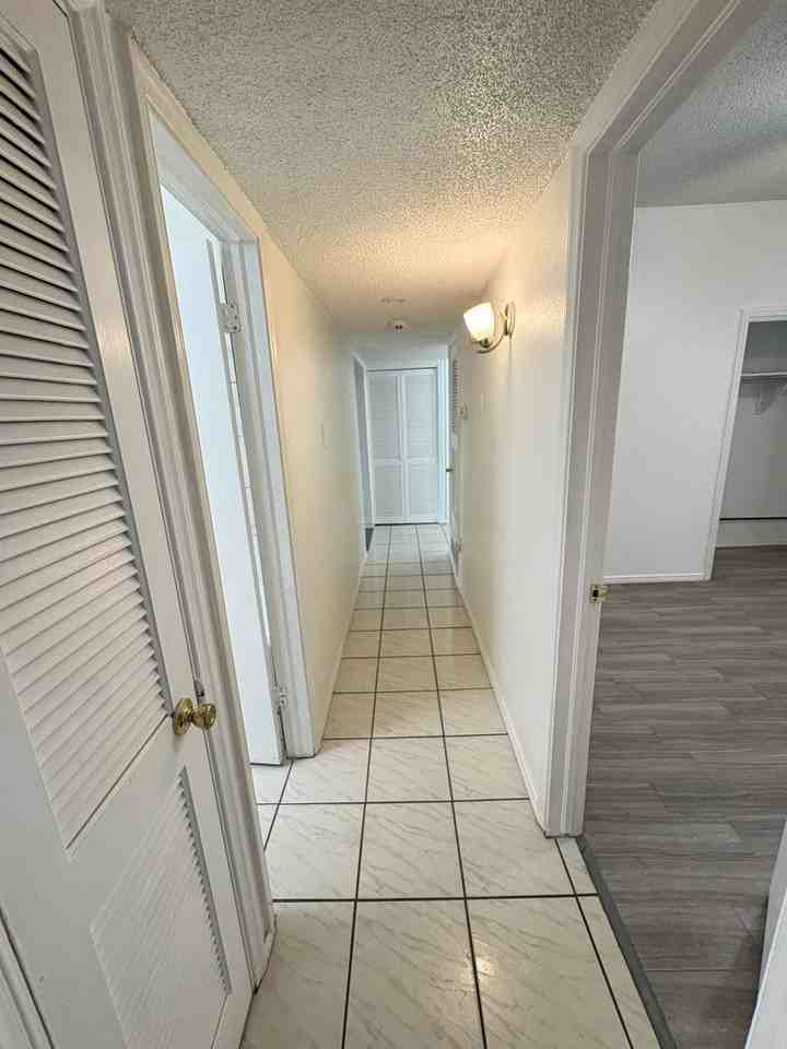 10316 Ashwood Dr - Photo 4 of 36