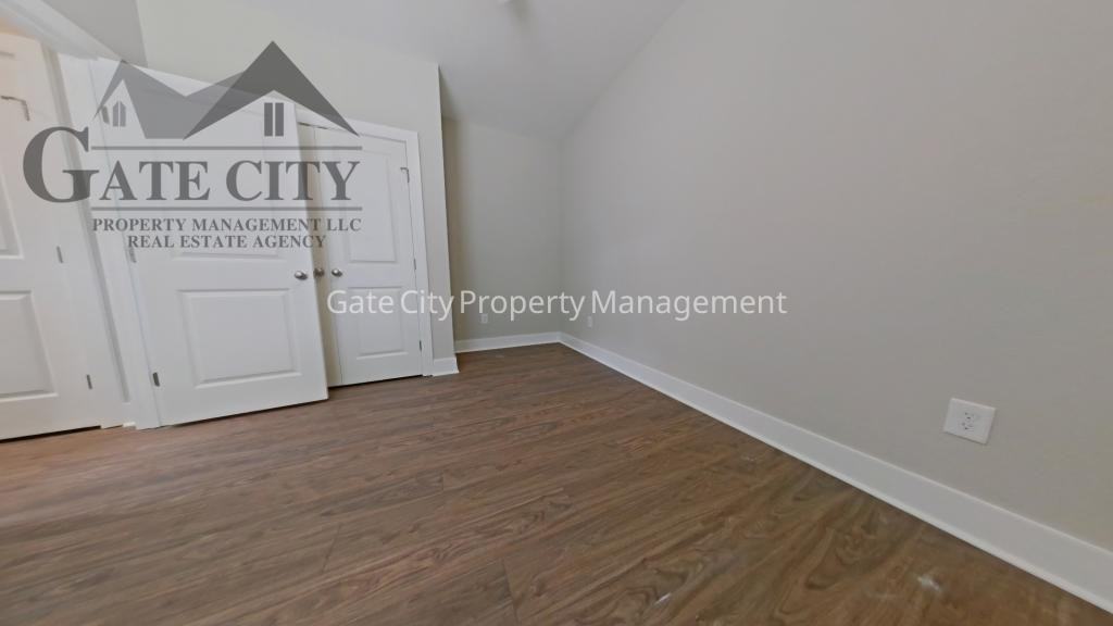 306 Oakwood St - Photo 5 of 9