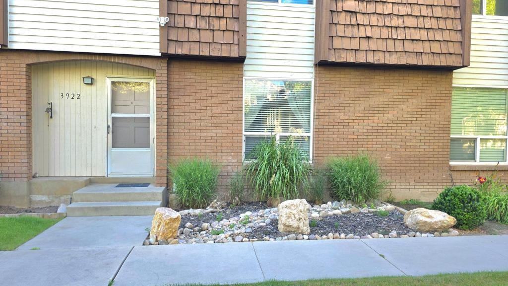 3922 Lamplighter Way - Photo 2 of 17